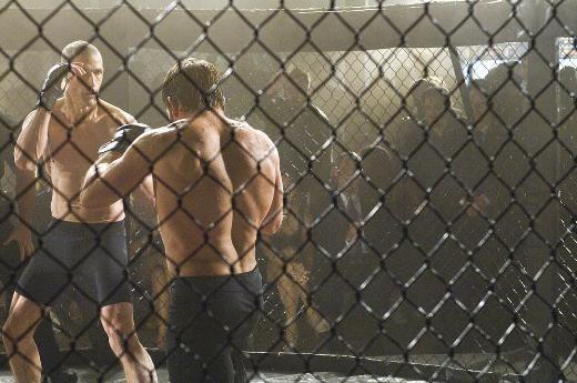 <p><b>ALEX CROSS</b></p>    Tyler Perry, Edward Burns, Matthew Fox, Carmen Ejogo, Cicely Tyson'un rol ald filmde, psikoloji eitimi alm cinayet masas dedektifi Dr. Alex Cross'un bir yaknnn ldrlmesi zerine katilin peine dmesi sonucu yaanan olaylar konu ediliyor.