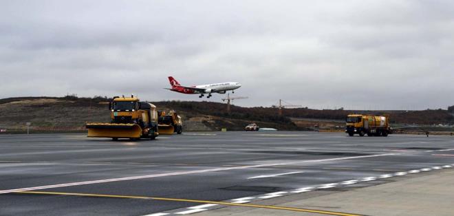 Pist, taksiyolu, apron asfalt kapl apron alanlar, beton kapl apron alanlar, apron servis yollar ve evre yolu olmak zere toplam 12 milyon metrekareden daha geni blge, karla mcadele alanlar olarak belirlendi.