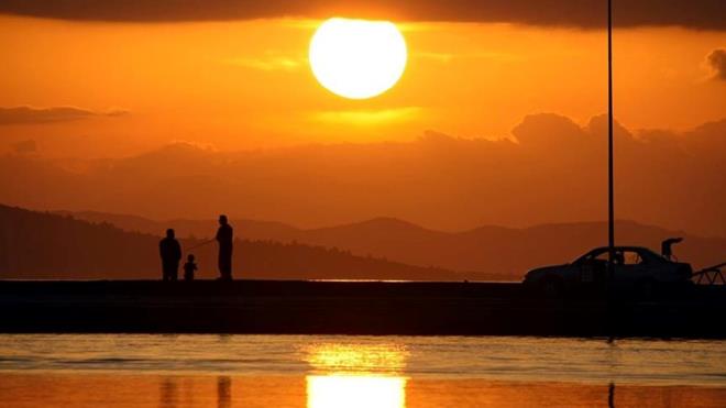 Gne patlamas veya Gne pskrts, Gne'in gaz yuvarnda (atmosfer) gerekleen iddetli patlamalara verilen addr. Bu patlamalar milyarlarca megaton gcnde olup, genelde saatte 1.000.000 km/saat hzla hareket ederler. te, gne patlamas hakknda bilgiler...