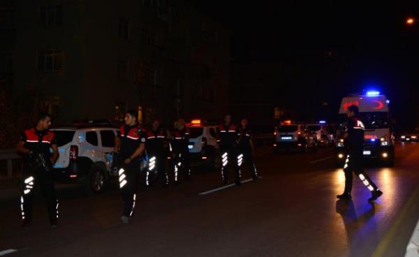 Ankara'da polisevine roketli saldry dzenleyen iki kiiden biri l dieri sa olarak yakaland. Saldry dzenleyenlerin terr rgt DHKP-C yesi olduu belirlendi.