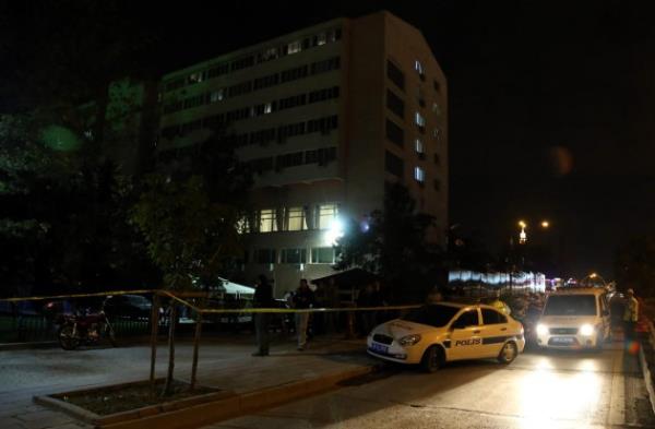 Olay yerinde, bir anta ve rgte ait flama da bulundu. Mhimmat, anta ve flama, incelenmek zere emniyete gtrld.