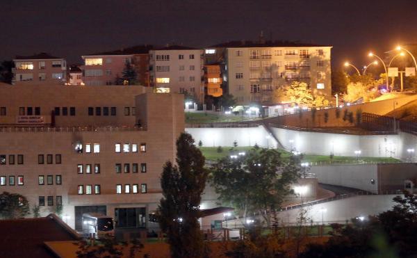 Olas bir nc patlama ihtimaline kar da bomba imha uzmanlar blgede geni apl inceleme yapt.