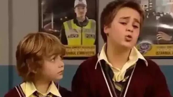 Ayrca Erimah Bora, Akasya Dura dizisinde canlandrd Can karakteri ile birok kiinin gnlnde adeta taht kurmay baarmt. Bu nedenle yllar sonraki hali de birok seveni tarafndan merak edilebiliyor.