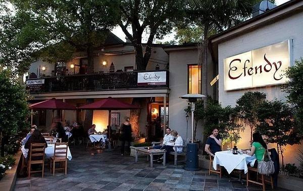 Geleneksel ve Trk mutfann modern yorumu ile yapt yemeklerden sz ettirirken, bir sosyal medya kullancsnn meny ekip atmas zerine "Ucuz mu, pahal m?" tartmalar balad.