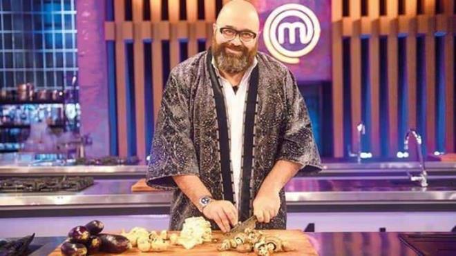 Trkiye'nin baarl ve tannan eflerinden biri olan Somer Sivriolu, jri larak yer ald MasterChef yarmas ile adndan ska sz ettiriyor.