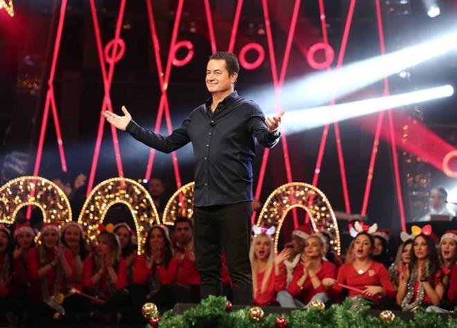 En sevilen yarmalar arasnda yer alan O Ses Trkiye yarmasnda her sene yeni yla zel olarak ekilen programda hangi srpriz isimlerin olaca merak konusu oldu. Elence dolu anlarn yaand programda O Ses Trkiye yarmasnn yeni yl programnn zel konuklar kimler? te detaylar...