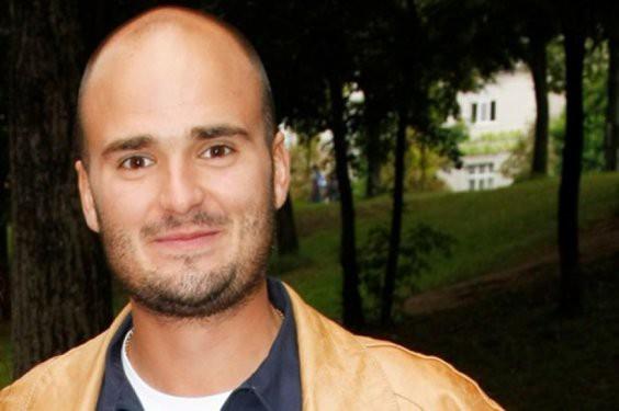 <p><b>Albert von Thurn und Taxis:</b></p>   30 yandaki Taxis, bir buuk milyar dolarlk servetiyle, en gen milyarderler listesinde yer alyor. Gen milyarder aslnda 8 yanda da bu listede olabilirdi; ancak servetine resmi olarak 18 yanda kavutu ve 2001 ylnda bu listeye girdi. 2008 ylnda skoya'daki Edinburgh niversitesinde, ekonomi ve teoloji zerine olan yksek lisansn bitirdi.