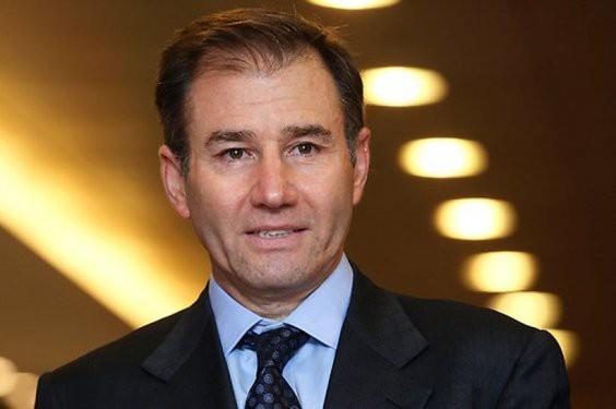 <p><b>Gary Fegel:</b></p>   Fegel 39 yanda ve 1 milyar dolarlk bir servete sahip.