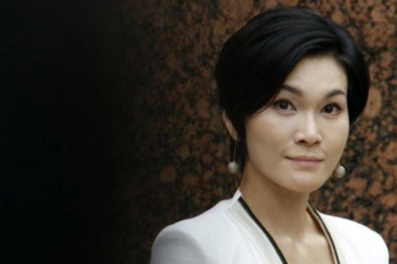 <p><b>Lee Seo-Hyun</b></p> 1 milyar dolarlk bir servetin sahibi ve 39 yanda.