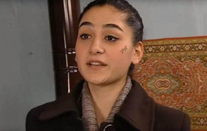 Akasya Dura'ndaki Zeyno karakterinden, Sen al Kapm dizisinde Fifi karakterine gei yapan nl oyuncu Sitare Akba'n deiimi grenleri akna eviriyor.