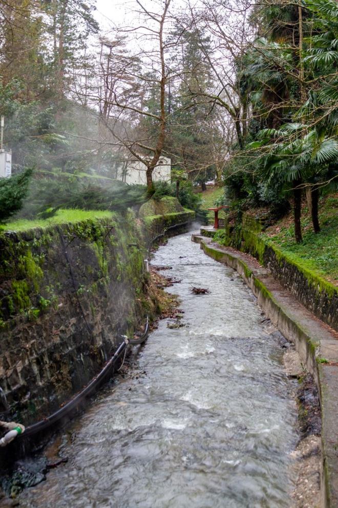 Yalova  <br>  Termal sular ile nl olan Yalova, stanbul'a feribot veya arala ksa bir mesafede bulunuyor. Termal otellerde dinlenmek, kaplcalar kullanmak iin ideal bir yer. ehir merkezine yaklak 25 dakika uzaklkta bulunan Yalova termal kaplcalar, toplu tama aralaryla rahata ulalabilecek mesafede. Ak ve kapal kaplca havuzlarndan aile banyolarna ve ortopedik masajlara kadar pek ok olanak sunuluyor.