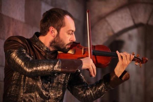 Son olarak Muhteem Yzyl'n Pargal brahim Paas rolnde ekranlara gelen ve Ocak aynda ldrlerek diziye veda eden Okan Yalabk'n yeni projesi belli oldu.