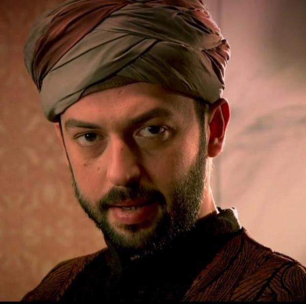 Okan Yalabk 2014'de ekrana gelecek olan 'Fedai' dizisinde Sultan olarak karmza kacak.