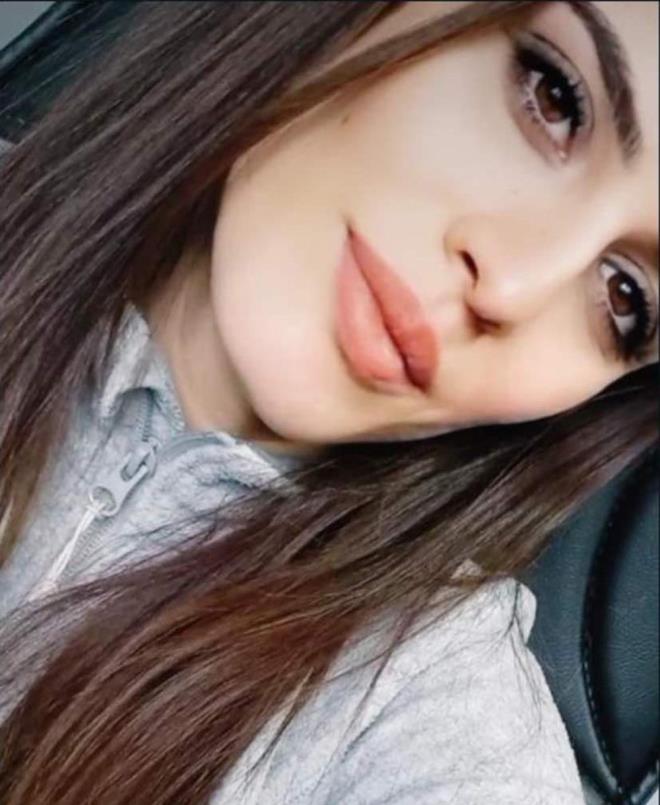 Tandoan Mahallesi?nde nceki gn akam saatlerinde afak irin, yaklak 1 yl nce boand 4 yandaki kznn annesi Nursena Kozan ile sokakta karlat.     kan tartmada afak irin, yanndaki tabancayla eski einin bana ate etti.