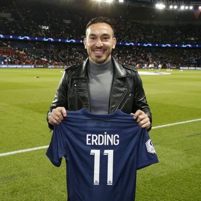 Avrupa kariyerinin ardndan Trkiye'de Fenerbahe bata olmak zere birok takmda forma giyen eski Milli futbolcu Mevlt Erdin sosyal medya hesabndan ei hakknda olay iddialar gndeme getirdi.