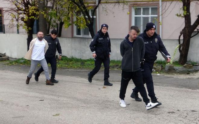 Uygun'un cenazesi, otopsi iin hastane morguna konuldu. Umutcan Ayaz'n tedavisinin srd bildirildi.