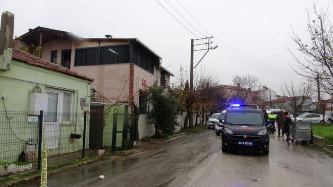 Polis, .B. ve U.K.'yi gzaltna alp emniyete gtrd. Nbeti Cumhuriyet Savcs da olay yerinde inceleme yapt.