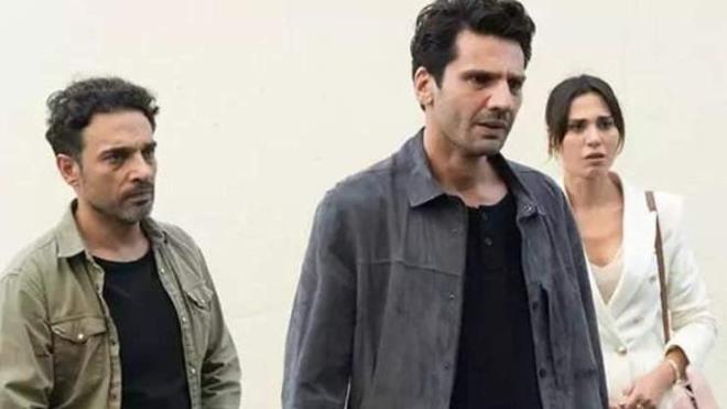 Yaynland gnden beri reyting rekorlar kran Yarg dizisi, oyuncularnn zel hayatyla da olduka dikkat ekiyor. Dizide Eren Komiser roln oynayan Uur Aslan ise popler olan isimlerden biri. 24 yllk evli olduu bilinen Uur Aslan'n ei ise olduka artt. te haberin detaylar...