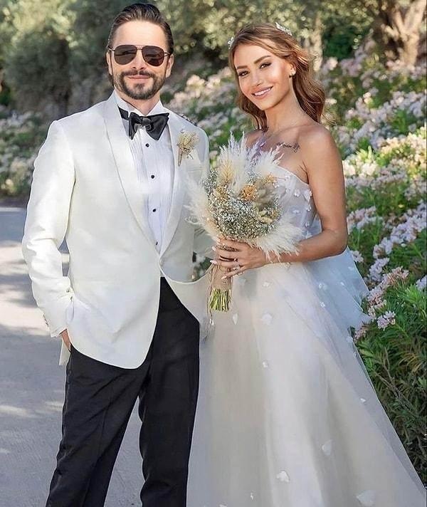 AHMET KURAL VE ALA GZEM AHN    nl oyuncu Ahmet Kural, 4 yldr birlikte olduu ala Gizem ahin ile 18 Temmuz'da Bodrum'da dnyaevine girdi.