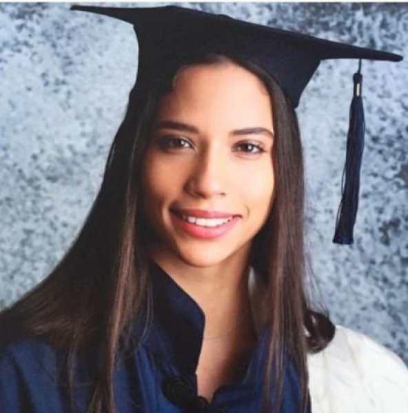 "Aye Nazl benim biricik kzm. Bu sene mezun oluyor, seneye niversite rencisi olacak. Zaman ne abuk geti. Ben hep abuk bysn istedim. Bu gnleri grebilmek, bu mutluluklar tadabilmek iin.