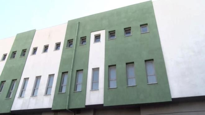 Yeilova Esnaf Spor Kulb Bakan Ahmet Ula, stanbul Kkekmece?de silahl saldrya urad.    Olay, dn saat 14.30 sralarnda, Yeilova Mahallesi?nde yaand.    Yeilova Esnaf Spor Kulb binas altnda otopark ileten Bar Can Akay, yakn Levent Kalayc ile birlikte Yeilova Esnaf Spor Kulb Bakan Ahmet Ula ile grmek iin ofisine gitti.