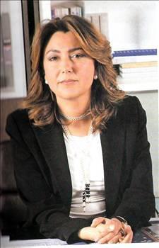 <p><b>Arzuhan Doan Yalnda</b></p>  Saint Michel Lisesi'ni bitirdi. Boazii niversitesi Sosyoloji blmnnden mezun oldu ve ngiltere?de letme tahsilini tamamladktan sonra 1990 ylnda profesyonel i yaamna balad.