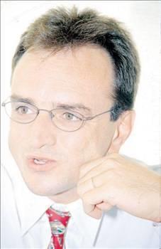 <p><b>Sinan Tara</b></p>   Stanford'da master yapt.