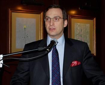 <p><b>mer Ko</b></p>  mer Ko srasyla aadaki okullar bitirdi:    <p>1987-1988 MBA Columbia Universityletme Fakltesi New York U.S.A.</p>    1983-1985 BA- Ancient Greek Columbia College Columbia University New YorkU.S.A.    <p>1981-1983 lk iki sene Georgetown UniversityWashington D.C. U.S.A.</p>    1979-1981 Millfield School Somerset ngiltere.     <p>1973-1979 American Robert College stanbul Trkiye.</p>