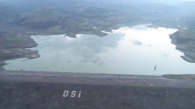 DS� Edirne 11. B�lge M�d�rl��� verilerine g�re, son bir ayda al�nan ya���larla barajlara 91 milyon 165 bin metrek�p su geldi.