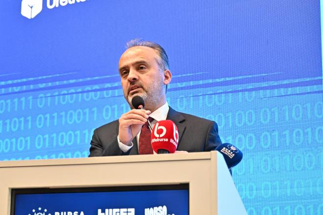 Akll ehircilik alannda srdrlebilir insan kaynann yetitirilmesi, ayn zamanda yerli ve mill teknoloji retilmesi amacyla birok projeyi hayata geiren Bursa Bykehir Belediyesi, giriimcilerin bilgi teknolojileri alanndaki kapasitelerini gelitirerek hem Bursa hem de Trkiye ekonomisine katk salamas amacyla Code 16 Yazlmc Gelitirme Program? eitimlerine start verdi. Atatrk Kongre Kltr Merkezi?ndeki tantm toplantsna, Bursa Bykehir Belediye Bakan Alinur Akta?n yan sra eitime kabul edilen yzlerce gen katld.&#8232;