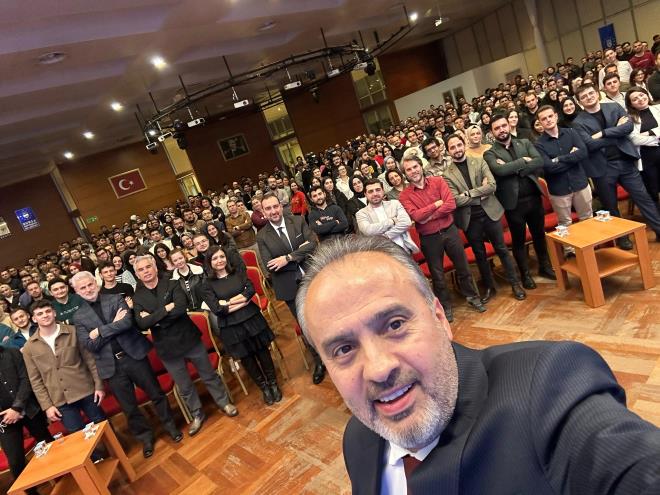 Yerli ve mill teknoloji hamlesini desteklemek amacyla, giriimci aday genler ve giriimciler iin B-CUBE Akll ehircilik ve novasyon Merkezi?ni hayata geiren Bursa Bykehir Belediyesi, imdi de ?Akll ehir Akademisi Code 16 Yazlmc Gelitirme Program? eitimlerini balatarak yazlmc olmak isteyenlere nemli bir frsat sunuyor.&#8232;