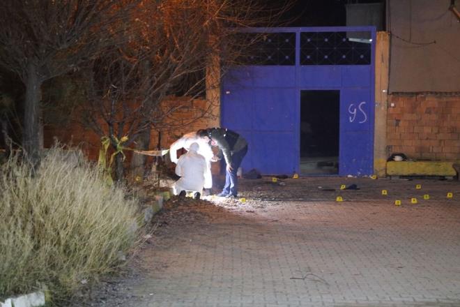 Zanl Mert Muharrem T.?nin, olayla ilgili savclktaki ifadesinde, boanma aamasndaki ei Hava Nur .T. ile konumak iin minibsyle ayrba beldesindeki eve gittiini syledi.