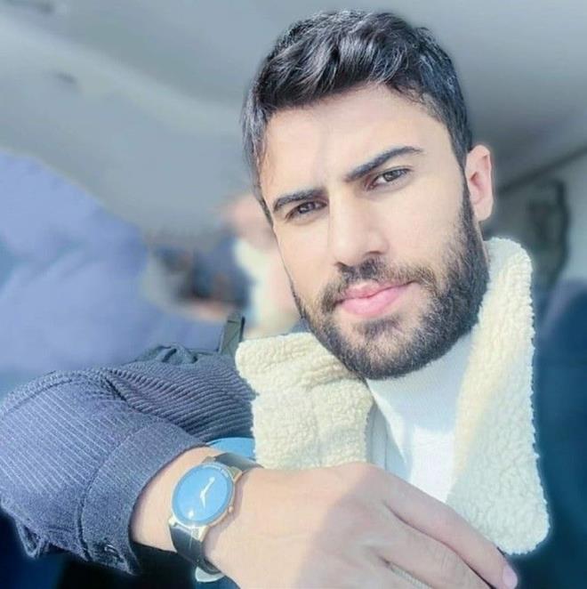 CNAYET ANINDA TELEFONLA KONUUYORDU    Acl baba, kznn annesiyle parkta telefonla konuurken ldrldn de syledi.  Madi, ?Annesi resmen telefonda dinlemi cinayet ann. Evimizin nndeki parkta katletti kzm.? diye konutu.