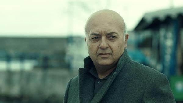 1994 ylnda profesyonel oyunculuk kariyerine balayan Tanren, Sinema Yazarlar Dernei dlleri'nde En yi Yardmc Erkek Oyuncu Performans dln 2009 ylnda "Vavien" filmiyle kazand.