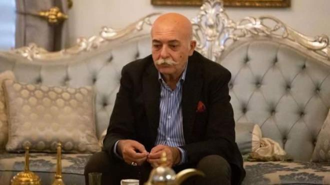 Usta oyuncunun yllar nce Bir Demet Tiyatro'da Saldray Abi karakteri ile izleyiciyle bulutuu ortaya kt.