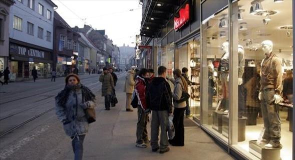 <b>Slovakya:</b> 2010 nfusu 5,429,000 2050 nfus tahmini 4,879,000 Nfusta beklenen azalma 10%