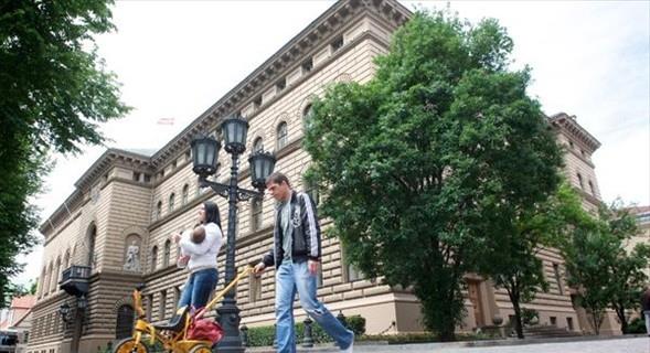 <b>Letonya:</b> 2010 nfusu 2,242,000 2050 nfus tahmini 1,799,000 Nfusta beklenen azalma 20%