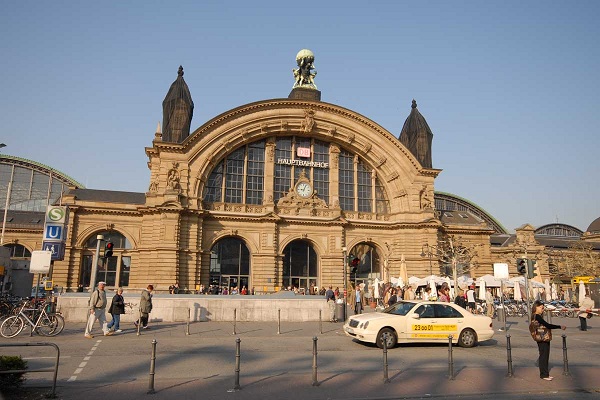 <b>Almanya:</b> 2010 nfusu 81,624,000 2050 nfus tahmini 71,510,000 Nfusta beklenen azalma 12%