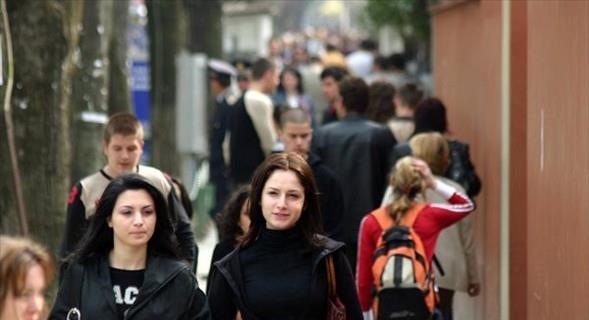 <b>Arnavutluk:</b> 2010 nfusu 3,213,000 2050 nfus tahmini 2,862,000 Nfusta beklenen azalma 11%