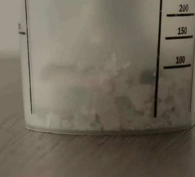 Kaynam kabuklar blender yardmyla ok kk paralara ayrlana kadar paralayn.