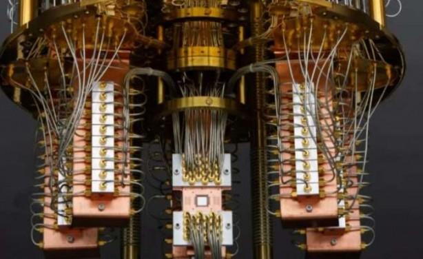 Yine Microsoft?tan kuantum hesaplamalarna liderlik eden Matthias Troyer, Mays aynda nemli bir makale yazd. Buna gre Troyer, kuantum bilgisayar teknolojisinin, normal bilgisayarlara gre avantaj salad uygulama saysnn ok da fazla olmad tezini ileri srd.