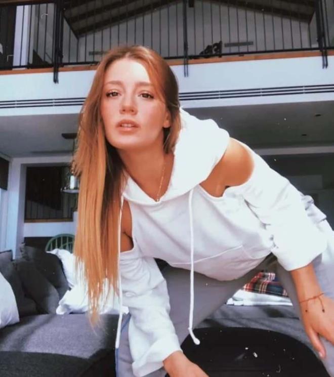 nl oyuncu 6 yl nce zmir'e yerlemiti.