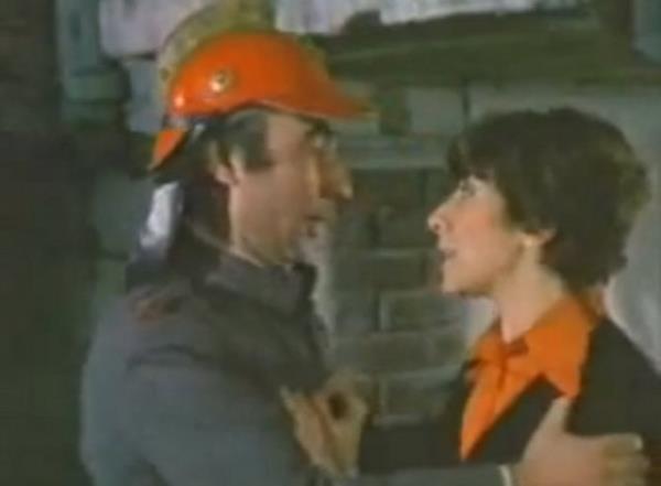 <p><b>Neeli Gnler / Ayen Gruda </b></p>  Annem nikahtan nce gster ama elletme dedi