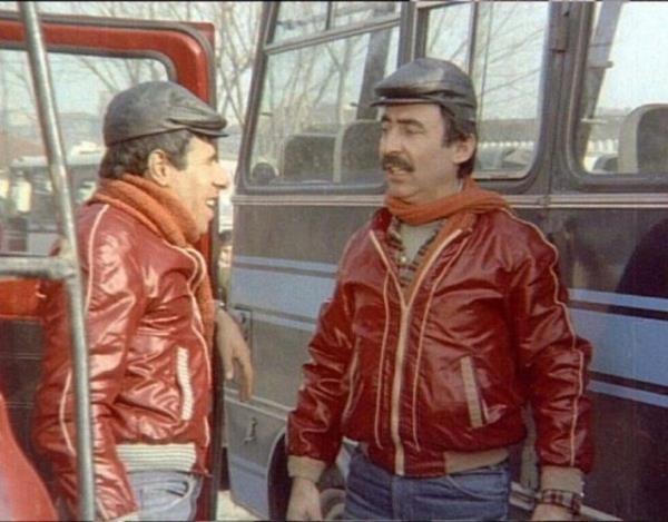 <p><b>iek Abbas / lyas Salman: </b></p>  Aksan vur saza, forsen bas gaza.