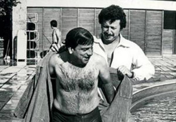 <p><b<Petrol Krallar / Zeki Alasya-Metin Akpnar </b></p>  "- Metiiin Metiiin gooo ev yanyoo!   <p>- Nieeeee ev mi yaniyoor!.."</p>