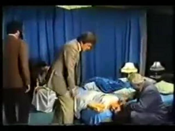 <p><b>Cneyt Arkn </b></p>  "Komserim, tecavze uram galiba".   <p>"Nereden anladn?"</p>  "Yznde yle bir ifade var."