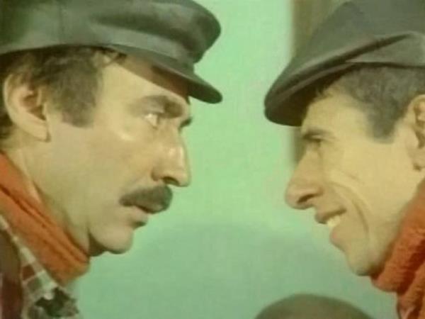 <p><b>iek Abbas / ener en-lyas Salman </b></p>  icek abbas (ilyas salman)- sevene can feda, sevmyene elveda akir- sen batan bir gne ben yollarda cilekes  <p>icek abbas- forun bahti kara muavvinin gonlu yara</p>  akir- gaz, fren, anzman halim duman  <p>icek abbas- sev beni seveyim seni</p>