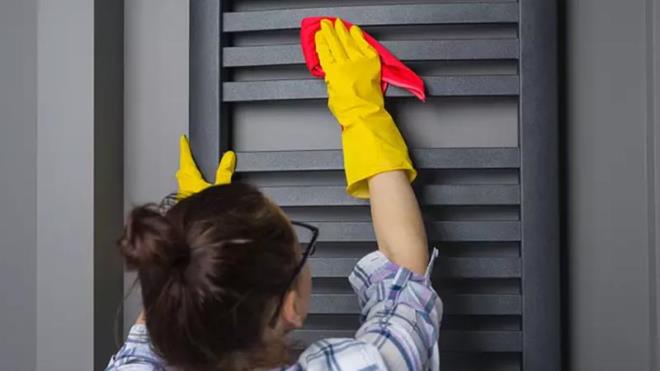 Kalorifer peteklerini temizlemenin pratik yntemleri, zellikle kombilerin yaklmaya balamasyla birok insan tarafndan aratrlabiliyor. nk kalorifer peteklerini temizlemenin pek ok farkl yntemi bulunuyor. Ayrca bu yntemlerden bazlar uratrc olurken, tekileri kolayca gerekleebiliyor. Bu nedenle birok insan, kalorifer peteklerini temizlemenin pratik yntemlerini aratrabiliyor.