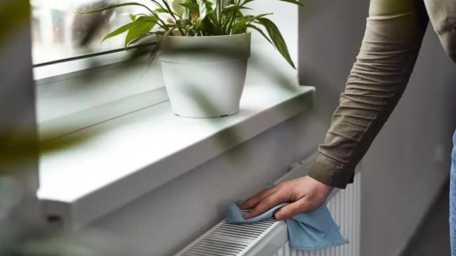 Kalorifer peteklerini temizlemenin birok farkl pratik yntemi bulunuyor. Ancak pek ok insan tarafndan tercih edilen yntemlerden biri aada yer alyor.