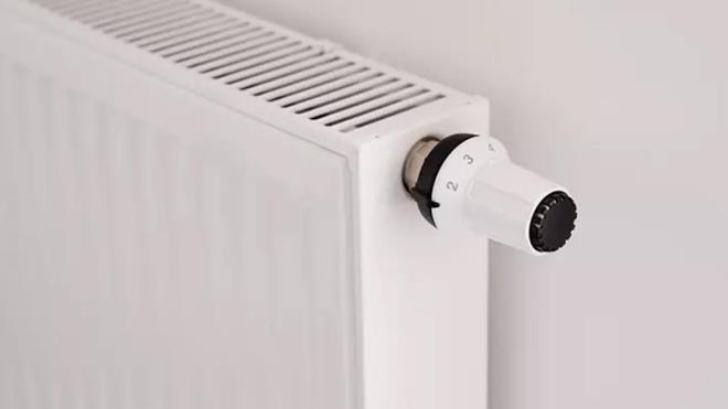  Kalorifer petekleri kapatlarak elektrik sprgesi ile peteklerin aras ve arkas gzelce temizlenir.